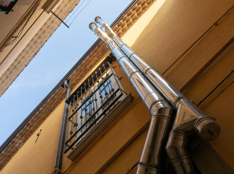 Cambio de bajantes de uralita en edificios en Getxo Servicio urgente de evaluación de amianto en Getxo